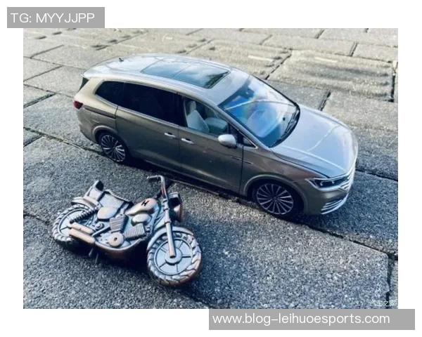 激情碰撞足球机车服展现运动与风格的完美结合