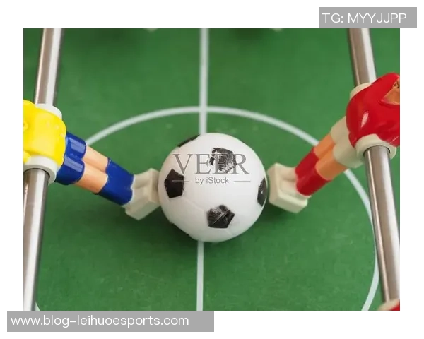 足球桌小人带你领略桌上足球的乐趣与技巧，开启激情对战新体验